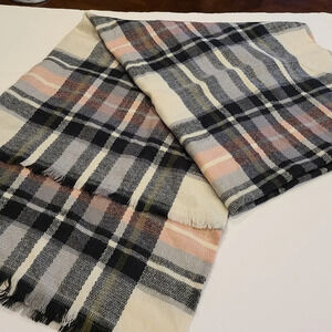 Look Women's Scarf plaid size 30×76 in.